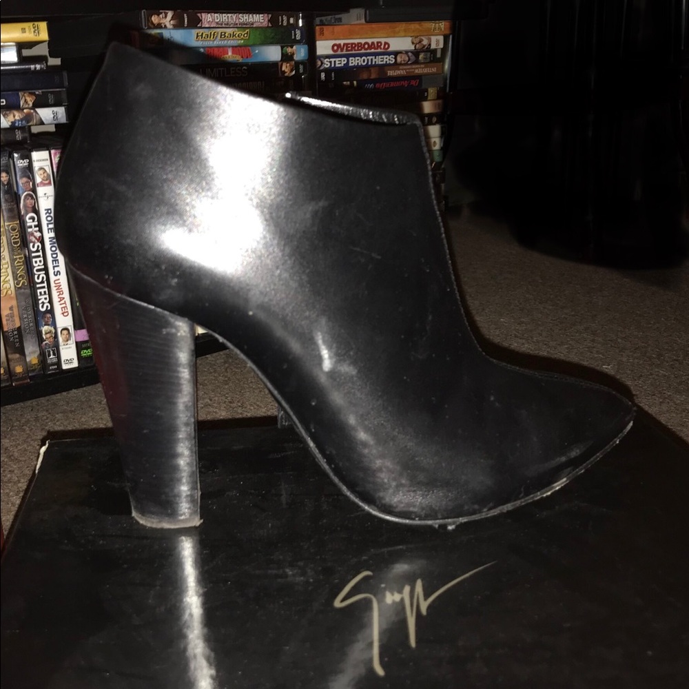 measurements&blemishes included in images. Box